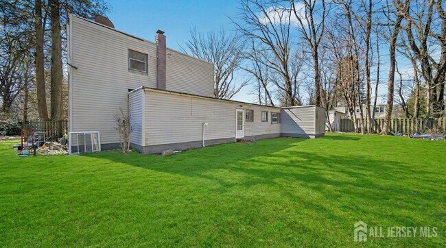 Building Photo - 6 Farm Ln