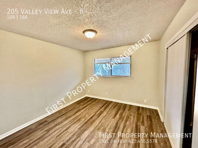 Building Photo - 205 Valley View Ave