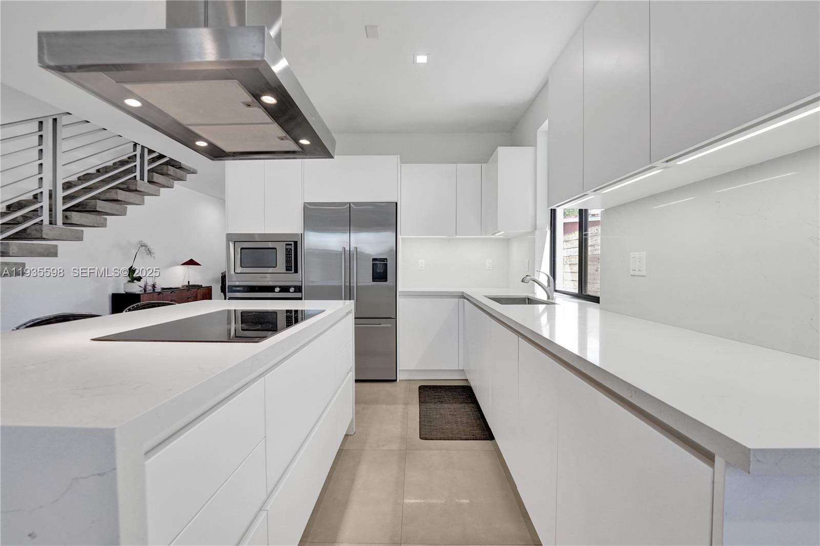 Building Photo - 3465 SW 3rd Ave