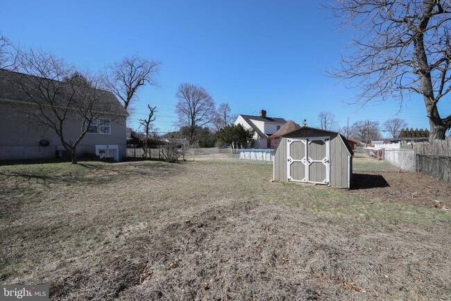 Building Photo - 605 Neck Rd