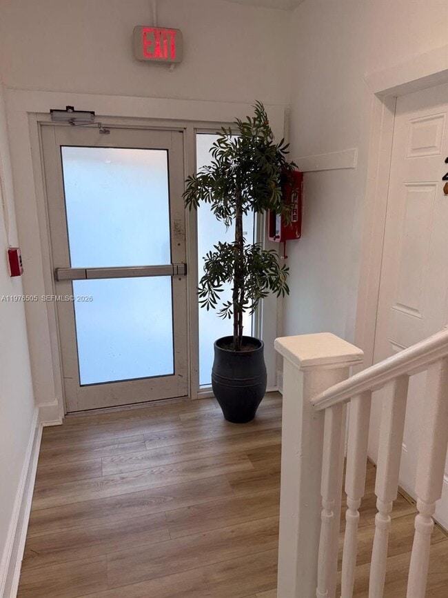 Building Photo - 337 SW 10th Ave