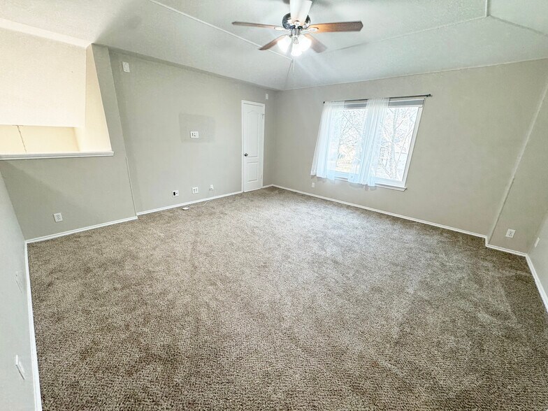 Building Photo - 5042 Cleves St