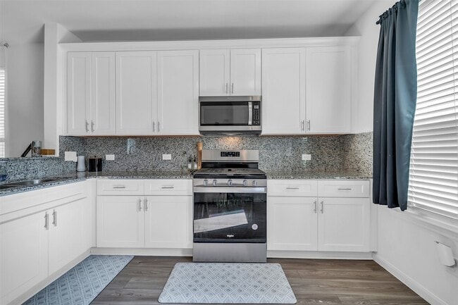 Building Photo - 7306 Madison Cmns Ln