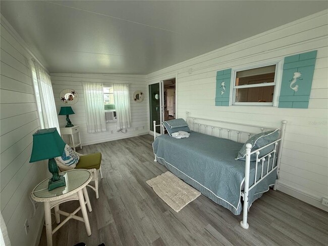 Building Photo - 637 Los Altos
