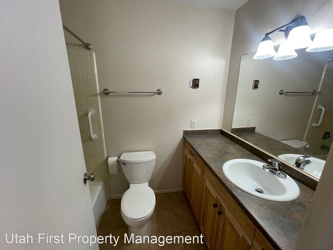 Building Photo - 4 br, 2.5 bath House - 2270 W Skyview Dr