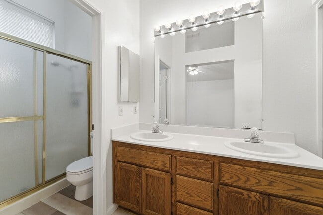 Building Photo - Olivehurst Living: 4 Beds, 2 Baths with Easy Commuting