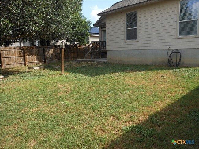 Building Photo - 2242 Lakeline Dr