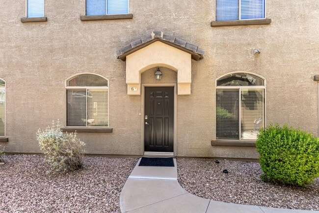 Building Photo - 2250 E Deer Valley Dr