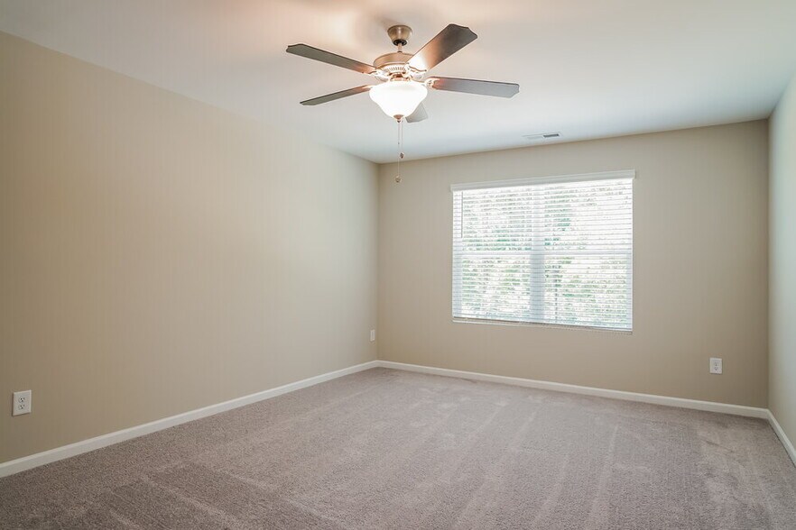 Building Photo - 524 Landing View Dr