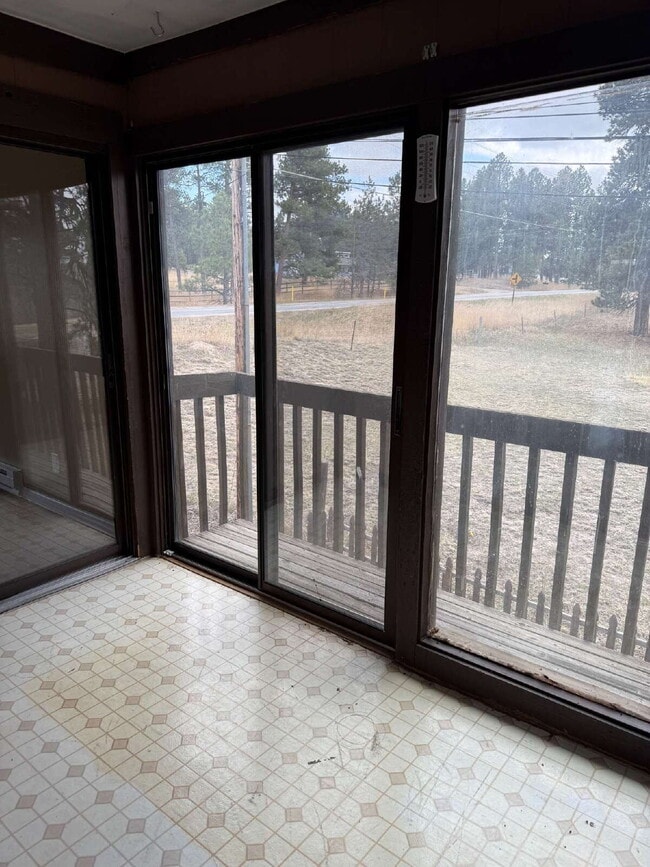 Building Photo - Newly Updated 2 Bedroom 1 Bath Condo Close to Downtown Elizabeth!