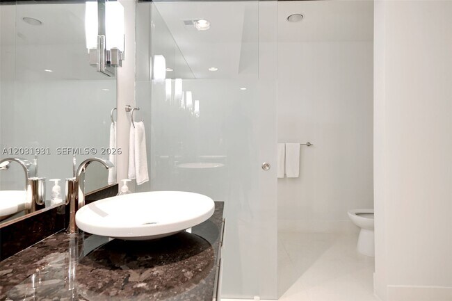 Building Photo - 2711 S Ocean Dr