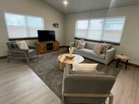 Building Photo - 3 bed/2bath Hamilton home -Fully Furnished