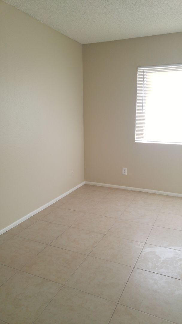 Building Photo - 2808 E Le Marche Ave