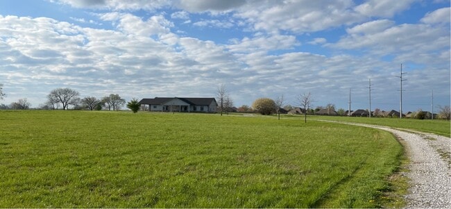 Building Photo - 9969 Glen Rd