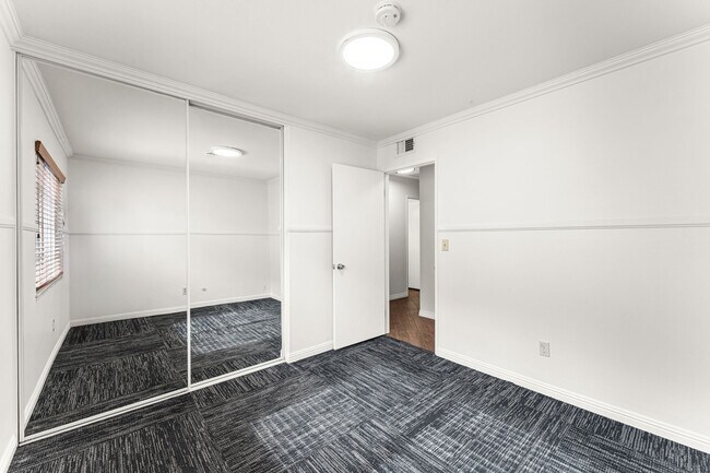Building Photo - 1212 E Cottonwood St