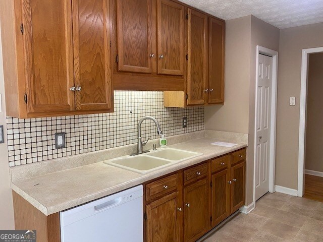 Building Photo - 400 Cedar Ln