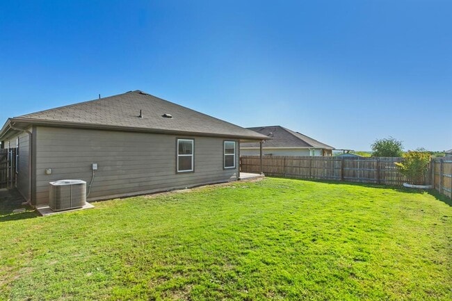 Building Photo - 725 Liard River Rd
