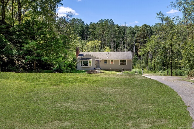 Building Photo - 111 Great Hill Rd