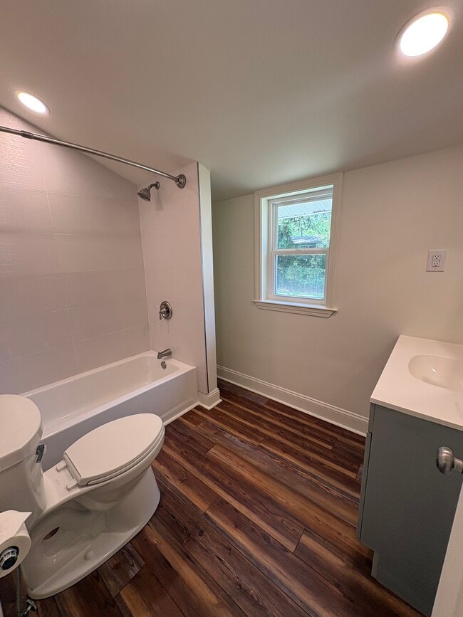 Building Photo - 211 Dartmouth-