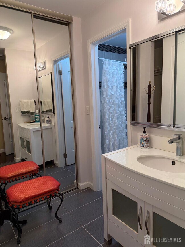 Building Photo - 652A Ardmore Rd