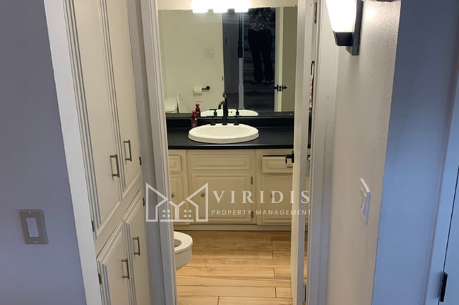 Building Photo - 1001 Mohawk St