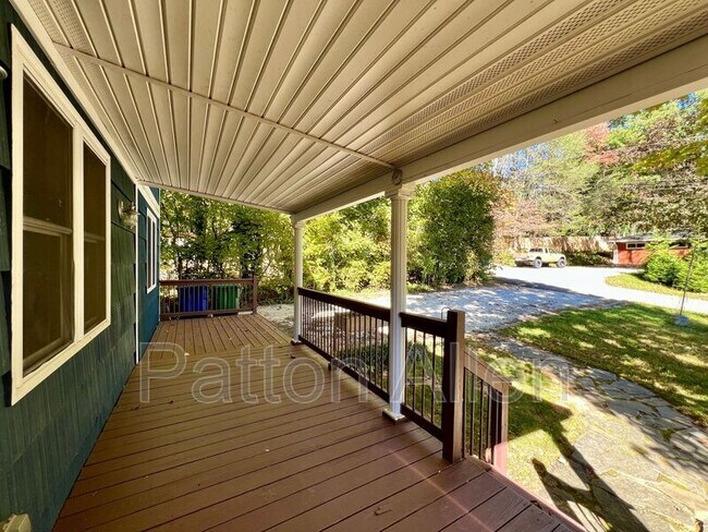 Building Photo - 126 Locust Ct