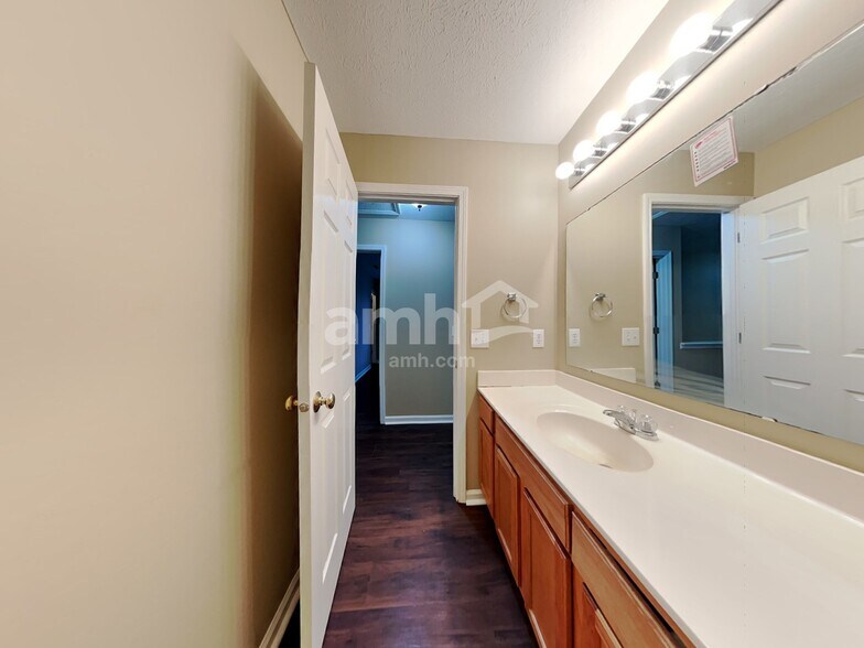 Building Photo - 5825 Columbia Cir