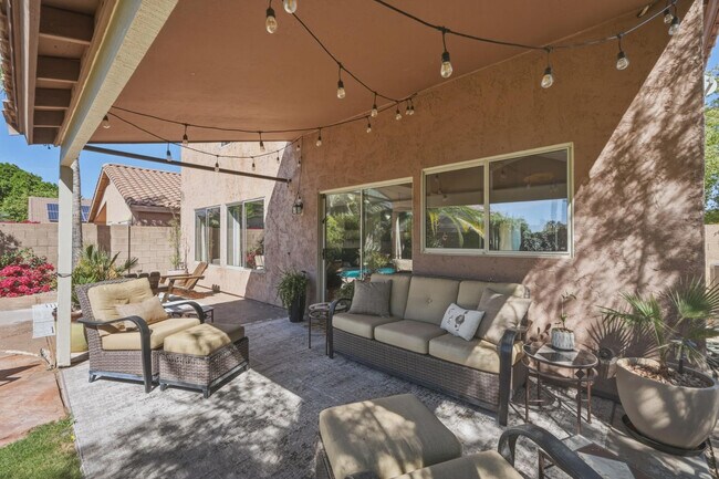 Building Photo - 3165 E Desert Ln