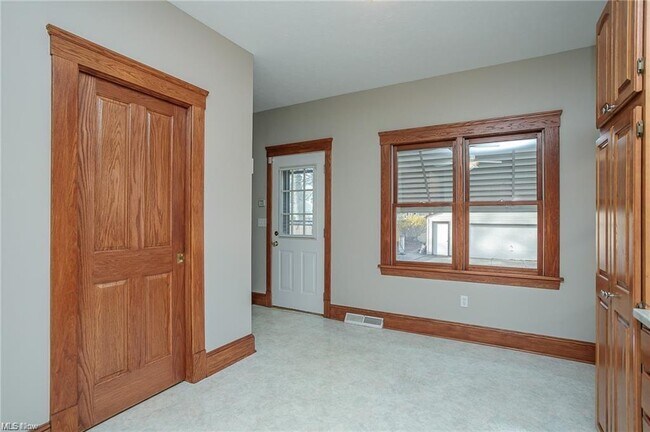 Building Photo - 1206 Edwards Ave