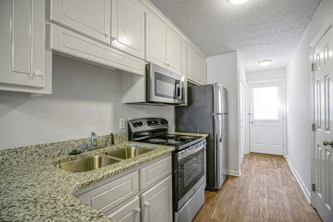 Building Photo - 3418 Pear Tree Court Unit B