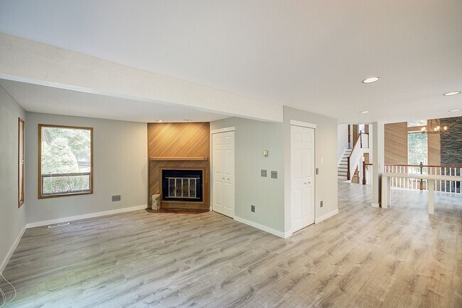 Building Photo - 5Bd/2.5Ba Kirkland Home