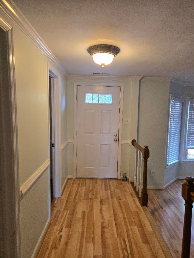 Building Photo - 3 Bedroom Townhouse in Virginia Beach
