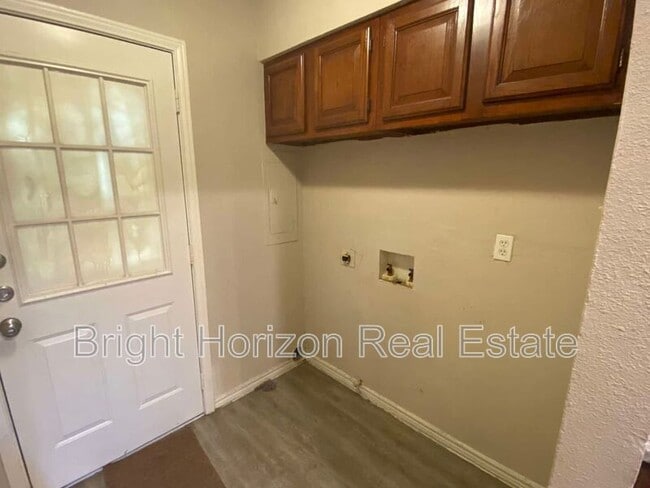 Building Photo - 1017 Mullins St