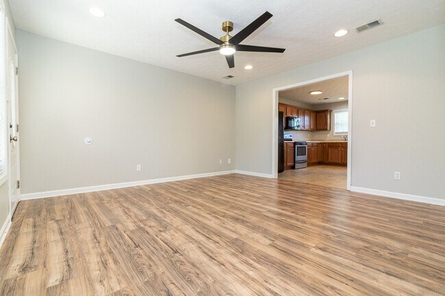 Building Photo - 134 Twin Lakes Dr