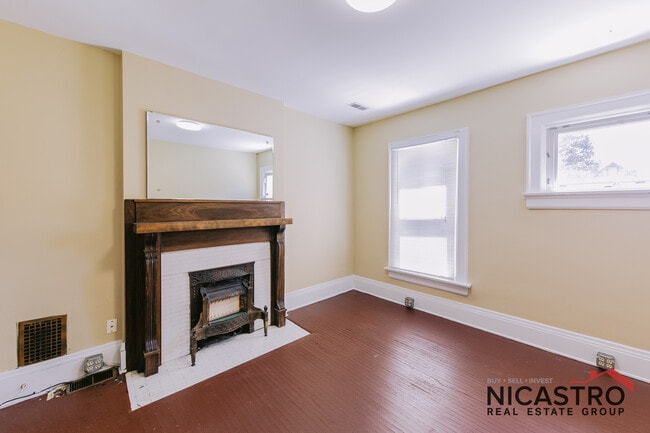 Building Photo - 182 E Lane Ave