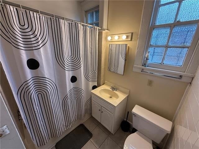 Building Photo - 5819 Clara St