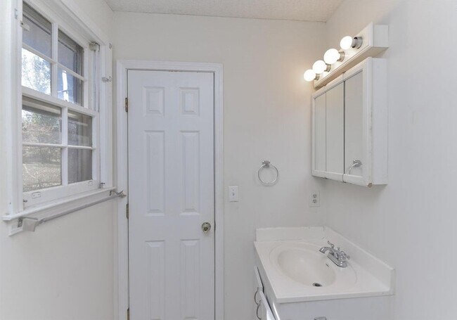 Building Photo - 1961 Haviland Cir