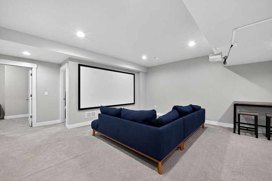 Building Photo - 8479 Cromwell Dr