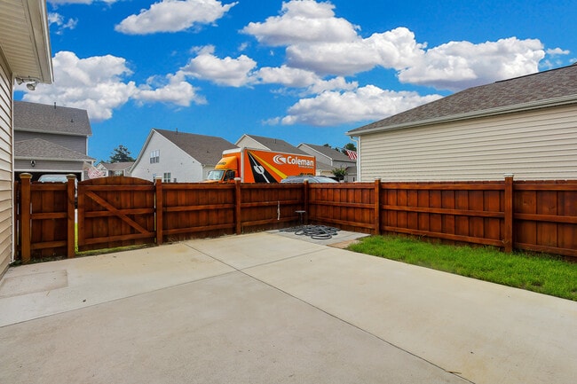 Building Photo - 1011 Yellowwood Aly