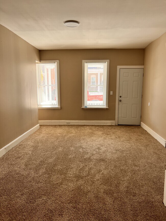 Building Photo - 5 W 27th St