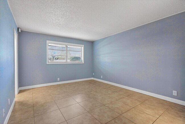 Building Photo - 1759 NE 40th Pl