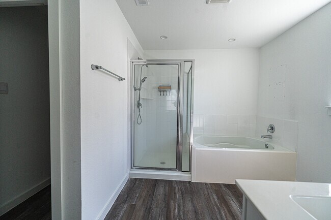 Building Photo - 8730 Anacua Dr