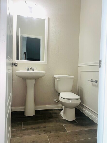 The Guest Bathroom - 603 Hirsch Trl