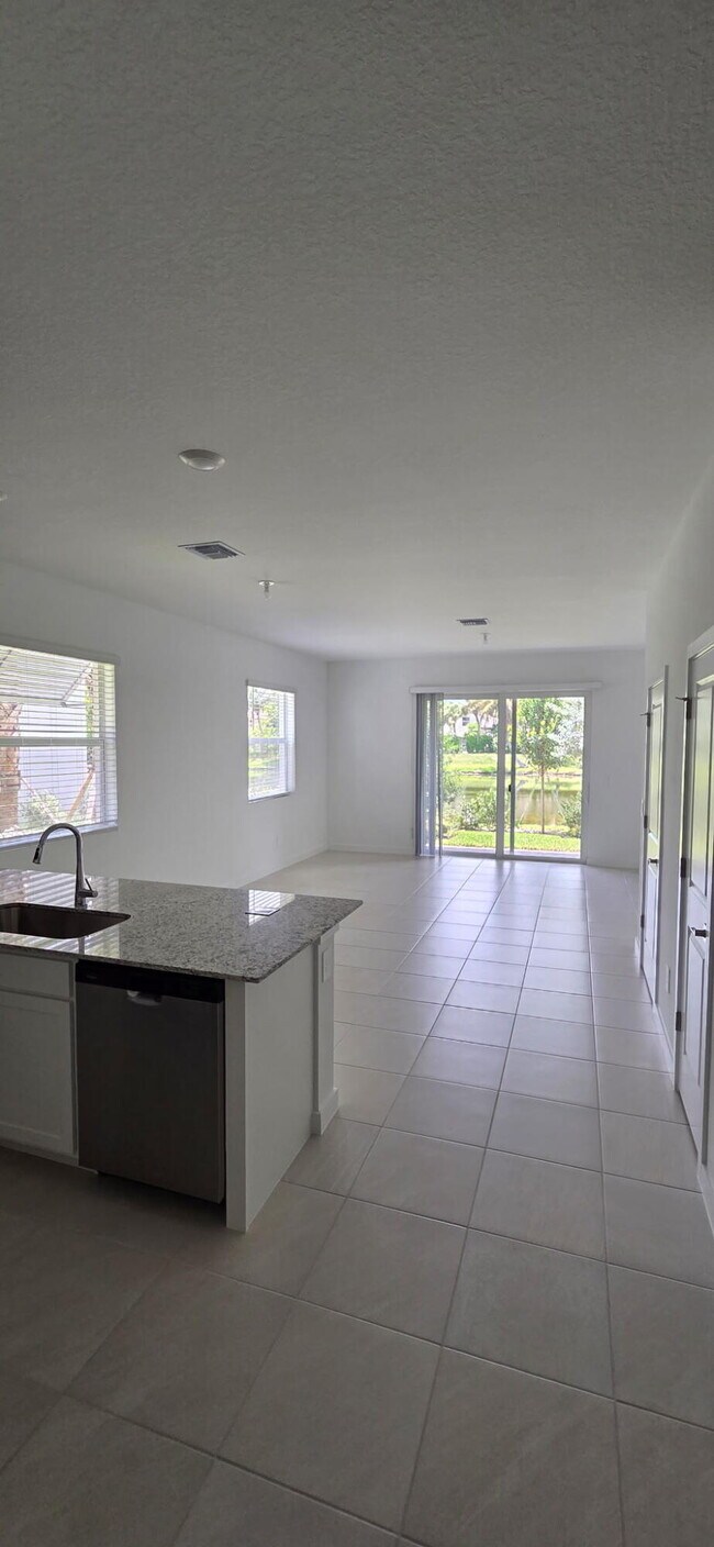 Building Photo - 202 Lakeside Lndg Dr