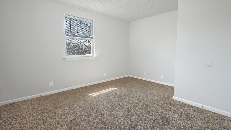 Building Photo - 815 Golf View Pl