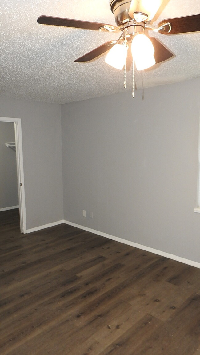 Building Photo - 3bed-2 full bath townhome for rent in Nort...