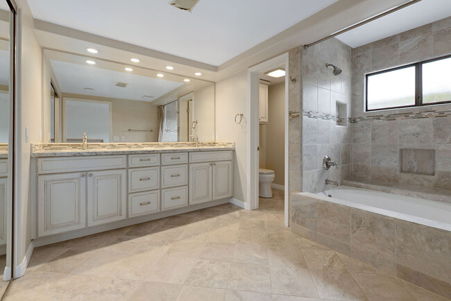 lower master bath - 8 Grenada Ct