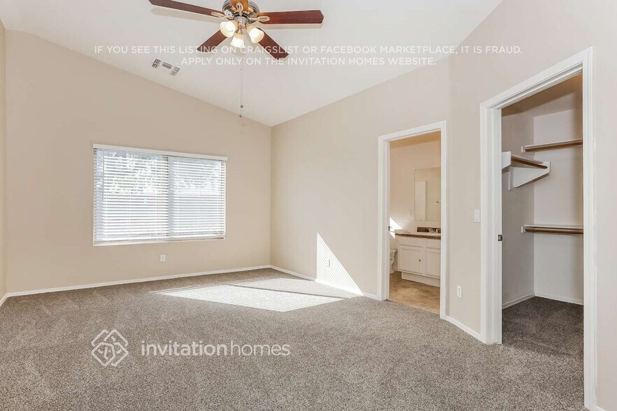 Building Photo - 10939 E Diamond Ave