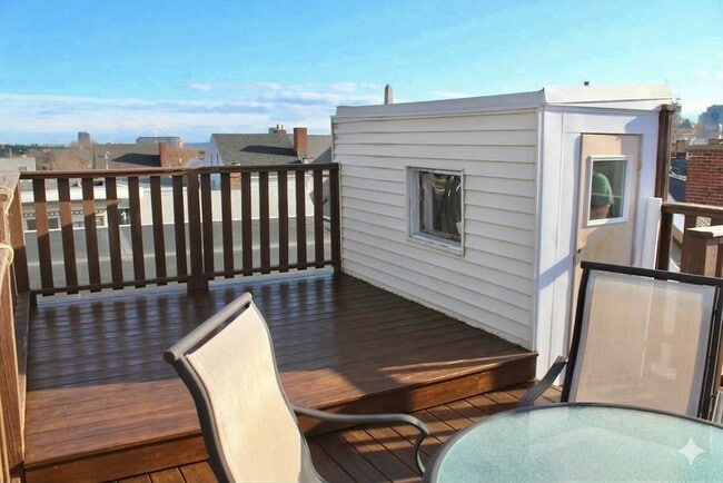 Building Photo - 18 Cook St