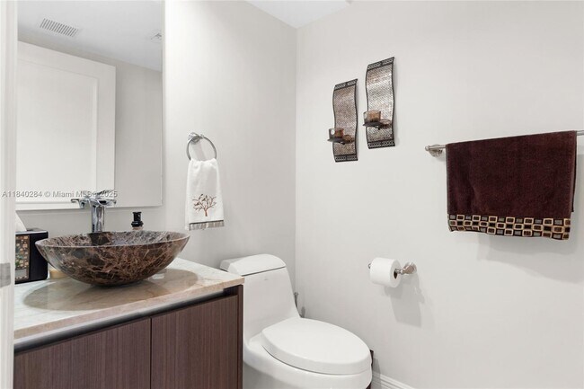 Building Photo - 848 Brickell Key Dr